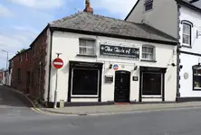 Seven year ban on Indian restaurant owner for hiring illegal workers in UK