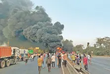 Chemical tanker truck overturns on Ahmedabad-Mumbai Highway, two die